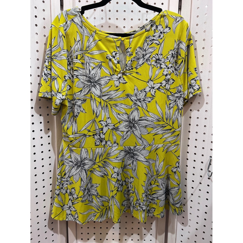 Beige by ECI Yellow Floral Peplum Top Keyhole Neck Short Sleeve XL